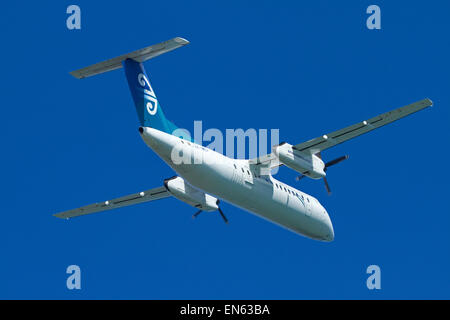 Air New Zealand Dash 8 décollant de l'Aéroport International de Wellington, Wellington, Île du Nord, Nouvelle-Zélande Banque D'Images