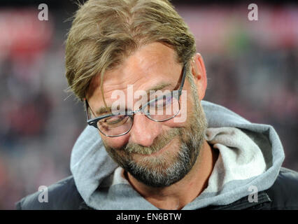 Munich, Allemagne. Apr 28, 2015. L'entraîneur de Dortmund JÜRGEN KLOPP réagit au cours de la DFB semi finale match de foot entre FC Bayern Munich Borussia Dortmund et à l'Allianz Arena de Munich, Allemagne, 28 avril 2015. Dpa : Crédit photo alliance/Alamy Live News Banque D'Images