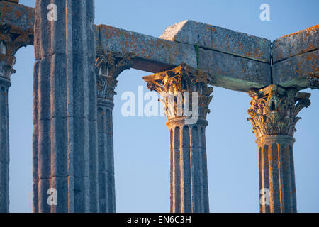 Evora Détail de Templo da Diana Temple Romain au coucher du soleil Evora Portugal Alentejo Banque D'Images