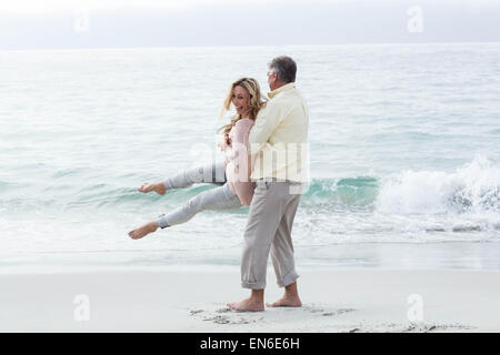 Couple heureux de s'amuser ensemble Banque D'Images