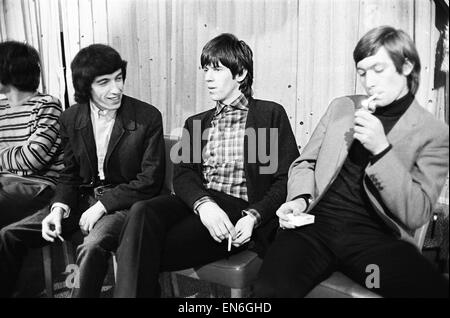 Les Rolling Stones lors d'une conférence de presse après une rencontre de fans sur Broadway. l-r de Mick Jagger, Keith Richards, Bill Wyman et Charlie Watts. 2 juin 1964. Banque D'Images