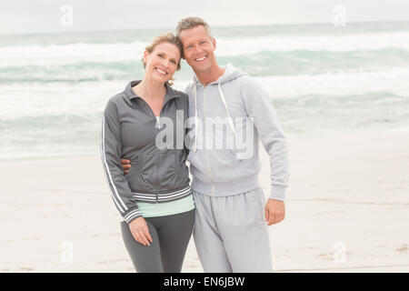 Monter couple smiling at camera Banque D'Images