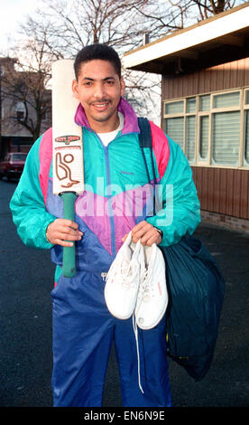 Lancashire et Angleterre cricketer Phil DeFreitas 10 décembre 1990. Banque D'Images