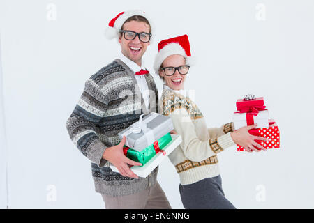 Hipster geek couple holding presents Banque D'Images