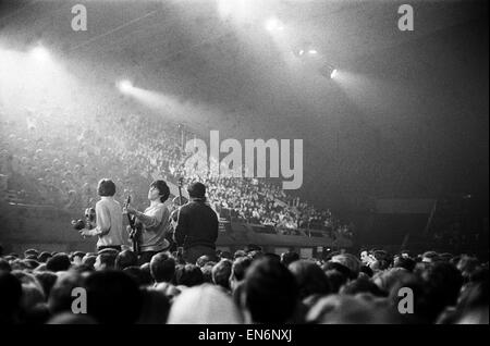 Les Rolling Stones sur scène à la Ready Steady Go Ball voir mod. 9 avril 1964. Banque D'Images