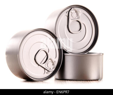 La composition avec trois canettes de métal isolated on white Banque D'Images