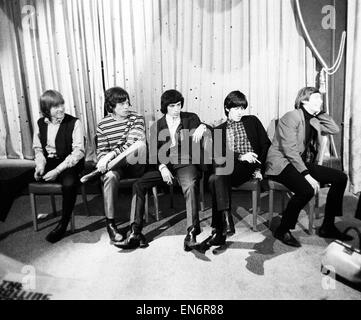 Les Rolling Stones lors d'une conférence de presse après une rencontre de fans sur Broadway. l-r Brian Jones, Mick Jagger, Keith Richards, Bill Wyman et Charlie Watts. 2 juin 1964. Banque D'Images