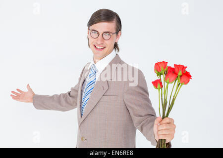 Hipster geek offrant bouquet de roses Banque D'Images