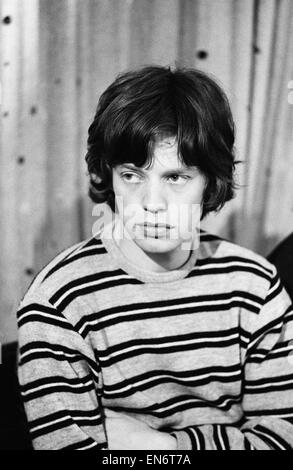 Mick Jagger des Rolling Stones dans le studio après avoir rencontré fans sur Broadway. 2 juin 1964 Banque D'Images