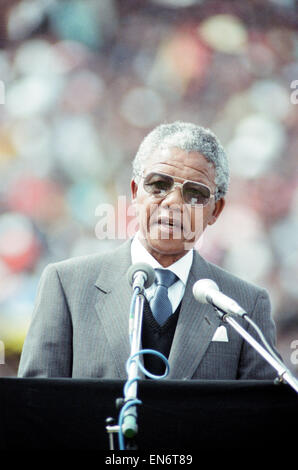 Dirigeant de l'ANC, Nelson Mandela vu ici à Soweto, Johannesburg, s'adressant à un rassemblement pour célébrer sa sortie de prison, le 13 février 1990 Banque D'Images