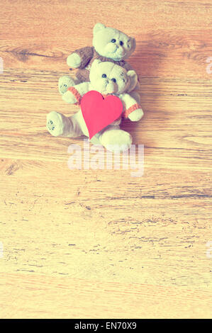 Valentines Day love teddy ours ours valentine background brown vintage concept romantique deux couple amitié rouge en bois Banque D'Images