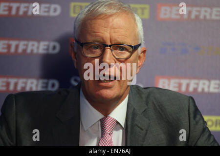 Sheffield, Royaume-Uni. 29 avril, 2015. Barry Hearn, a annoncé aujourd'hui qu'un Irish Open à Belfast sera sur le calendrier pour la saison 2016/17, une nouvelle ouverture et Écossais English Open sont également définies à être ajouté à courir aux côtés de l'existant actuellement Welsh Open, faire en sorte que plus du jeu revient à l'Isles qui a contribué à le rendre populaire au Betfred World Snooker Championship au théâtre Crucible. © Jimmy Whhittee/Alamy Live News Crédit : Jimmy Whhittee/Alamy Live News Banque D'Images