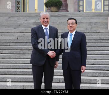 Beijing, Chine. Apr 29, 2015. Le Premier ministre chinois Li Keqiang (R) est titulaire d'une cérémonie de bienvenue pour le premier ministre algérien Abdelmalek Sellal avant leurs entretiens à Beijing, capitale de Chine, le 29 avril 2015. © Liu Weibing/Xinhua/Alamy Live News Banque D'Images