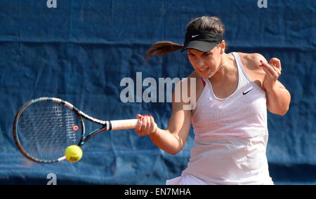 Prague, République tchèque. Apr 29, 2015. Joueur de tennis croate Ana Konjuh Klara Koukalova joue contre (CZE) au cours de la J&T Banka match de Prague à Prague, République tchèque, le mercredi 29 avril, 2015. © Michal Krumphanzl/CTK Photo/Alamy Live News Banque D'Images