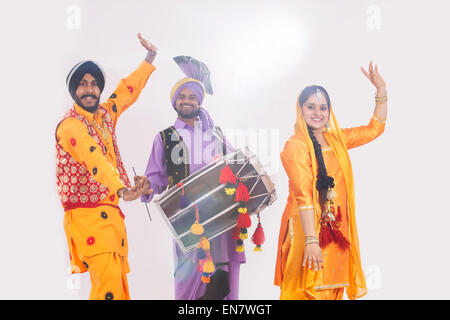 Portrait de danseurs de bhangra Banque D'Images