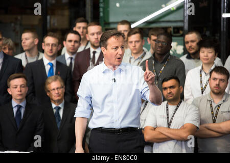 Le premier ministre David Cameron Société Oldierama Ag dans Coleshill durant la campagne électorale. Banque D'Images