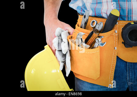 Image composite de travailleur manuel wearing tool belt en maintenant des gants et casque Banque D'Images