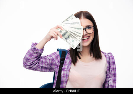 Happy woman couvrant ses yeux avec des factures de dollar sur fond blanc, looking at camera Banque D'Images