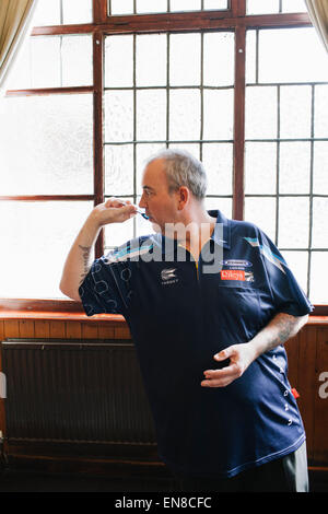 Phil Taylor de la 'puissance', 16x champion du monde de fléchettes dans la formation de Londres. Banque D'Images