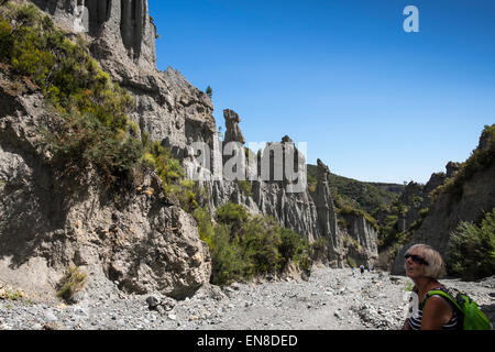 Les putangirua scenic reserve, ou des pinacles, une zone de gravier érodé laissant grand tas de gravier, la Nouvelle-Zélande. Banque D'Images