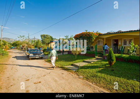 Vue horizontale d'une rue calme de Vinales. Banque D'Images