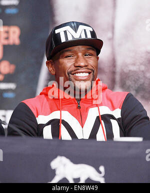 Las Vegas, Nevada, USA. Apr 29, 2015. Le boxeur Floyd Mayweather jr assiste à la conférence de presse finale de la lutte contre Manny Pacquiao le 29 avril 2015 au Théâtre KA l'intérieur MGM Grand Hotel & Casino à Las Vegas, Nevada. Crédit : Marcel Thomas/ZUMA/Alamy Fil Live News Banque D'Images