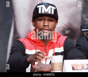 Las Vegas, Nevada, USA. Apr 29, 2015. Le boxeur Floyd Mayweather jr assiste à la conférence de presse finale de la lutte contre Manny Pacquiao le 29 avril 2015 au Théâtre KA l'intérieur MGM Grand Hotel & Casino à Las Vegas, Nevada. Crédit : Marcel Thomas/ZUMA/Alamy Fil Live News Banque D'Images