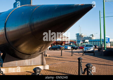 Réplique de l'Resurgam II, premier sous-marin à propulsion mécanique, à l'affiche au terminal de ferries de Woodside, Birkenhead. Banque D'Images