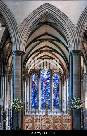 L'Angleterre, dans le Wiltshire, Salisbury, la cathédrale, l'Autel Banque D'Images