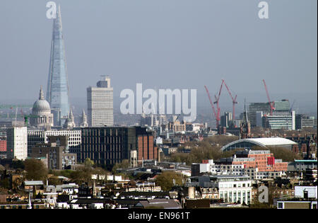 Ville de Londres et le tesson vue depuis la colline du Parlement Hampstead Heath Avril 2015 Banque D'Images