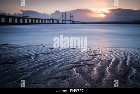 Coucher de soleil sur la M4 Breuchotte, enjambant l'estuaire de la Severn entre l'Angleterre et Pays de Galles Banque D'Images