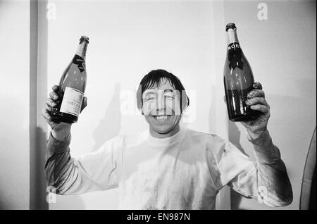 1972 Demi-finale de Coupe de Ligue de 2e lecture. Stoke City 3 c. West Ham 2. Banques Goedon célèbre après le match avec champagne. 26 janvier 1972. Banque D'Images