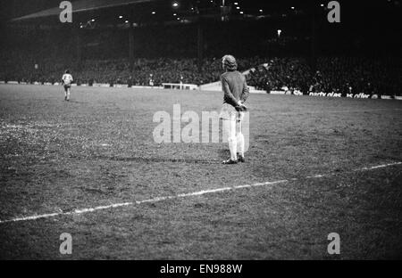 1972 Demi-finale de Coupe de Ligue de 2e lecture. Stoke City 3 c. West Ham 2. Bobby Moore remplace blessés West Ham keeper Bobby Ferguson qui a été éliminé à la 13e minute de jeu. 26 janvier 1972. Banque D'Images