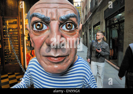 Boutique avec la figure de Picasso, le Quartier Gothique, le quartier de Ciutat Vella, Barcelone, Catalogne, Espagne Banque D'Images