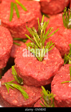 Les hamburgers de boeuf au marché de la Boqueria, Barcelone. La Catalogne, Espagne Banque D'Images