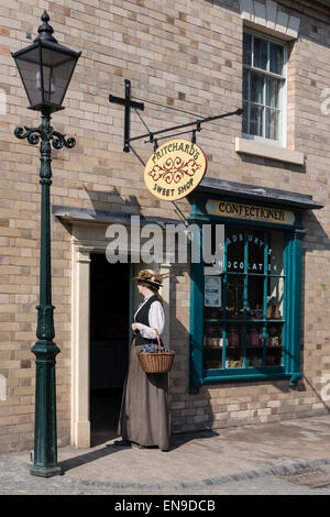 L'Angleterre, Shropshire, Blists Hill Victorian Town, Sweet Shop Banque D'Images