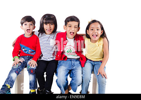 4 indiens indiens Friends fun Kids Banque D'Images