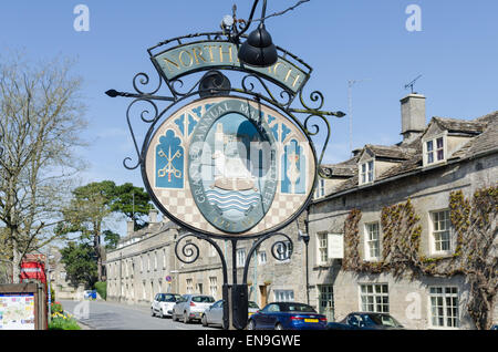 Ville de décoration signer dans la jolie ville de Cotswold Northleach Banque D'Images