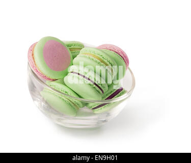 Délicieux buffet sucré avec ses macarons, isolated on white Banque D'Images