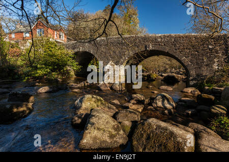 Pont routier sur la rivière Dart à Dartmeet Banque D'Images