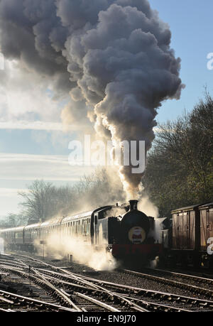 RSH No 7151 quitte la gare de Bitton sur l'Avon Valley Railway avec un train Santa le 1 décembre 2012. Banque D'Images