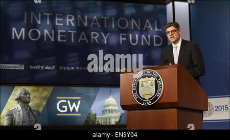 Le secrétaire américain au Trésor Jack Lew répondre à la réunion de printemps du Fonds monétaire international et de la Banque mondiale à l'Université George Washington, 17 avril 2015 à Washington, DC. Banque D'Images