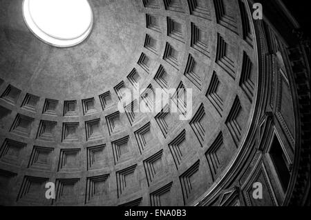 Plafond du Panthéon en noir et blanc. Banque D'Images