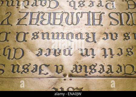 Gravé sur le métal avec l'espagnol écrit Banque D'Images