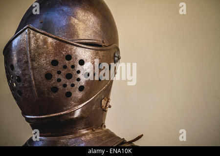 Tête de casque, armure médiévale, en fer forgé Banque D'Images