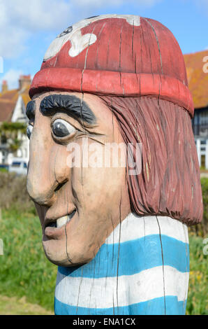 Chef d'une sculpture en bois d'un pirate par le front de mer à Worthing, West Sussex, Angleterre. Banque D'Images