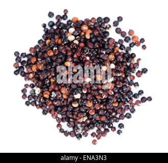 Le quinoa noir (isolé sur fond blanc pur) Banque D'Images