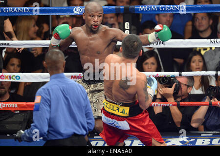 Las Vegas, Nevada, USA. 13 Sep, 2014. FLOYD MAYWEATHER (serpent) et Marcos MAIDANA (lignes rouges) au cours de leur combat à titre de champion MGM Grand Garden Arena de Las Vegas, NV © Joe Camporeale/ZUMA/ZUMAPRESS.com/Alamy fil Live News Banque D'Images