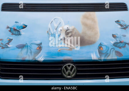 Le nouveau film de Scrat l'âge de glace le camping-car Volkswagen peint à la bombe Banque D'Images