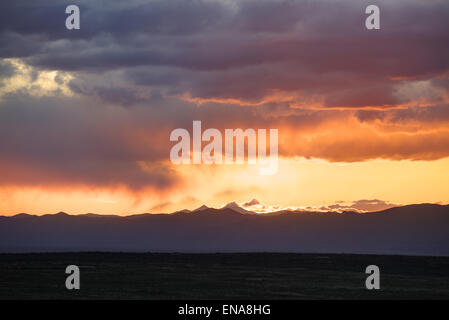 Un coucher de soleil rougeoyant Banque D'Images